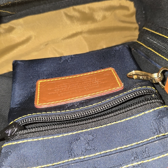 Hunting World Canvas Leather Backpack - Picture 9 of 11